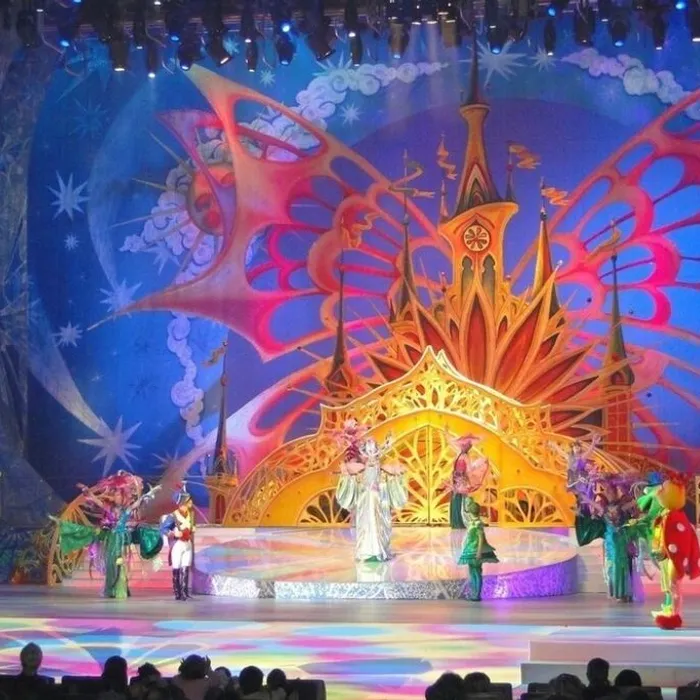 25 декабря по инициативе Президента состоялась Общероссийская Кремлёвская ёлка в Государственном Кремлёвском Дворце