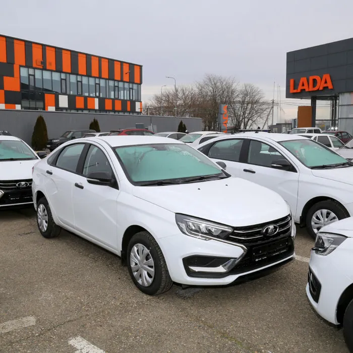 Отделение Социального фонда России по Краснодарскому краю передало 13 новых автомобилей жителям Кубани, пострадавшим на производстве